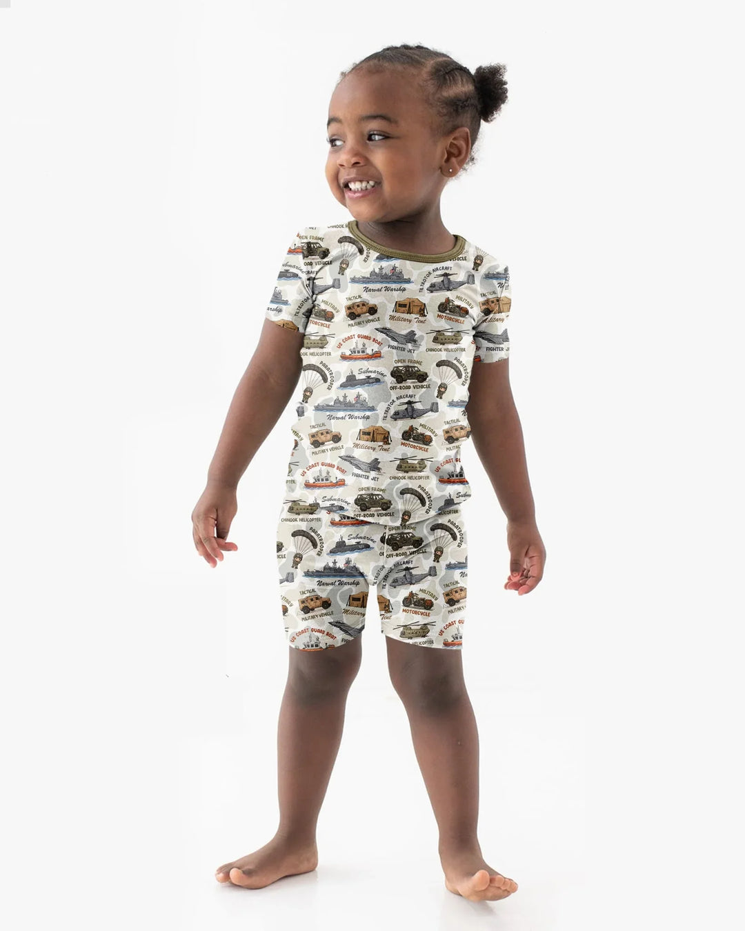 Template Zweiteiliges Pyjama-Set mit kurzen Ärmeln und Shorts