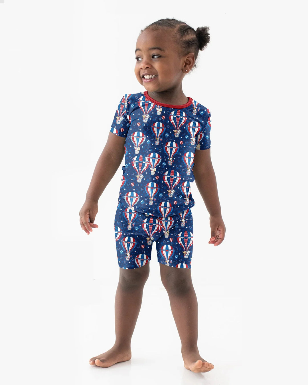 Template Zweiteiliges Pyjama-Set mit kurzen Ärmeln und Shorts