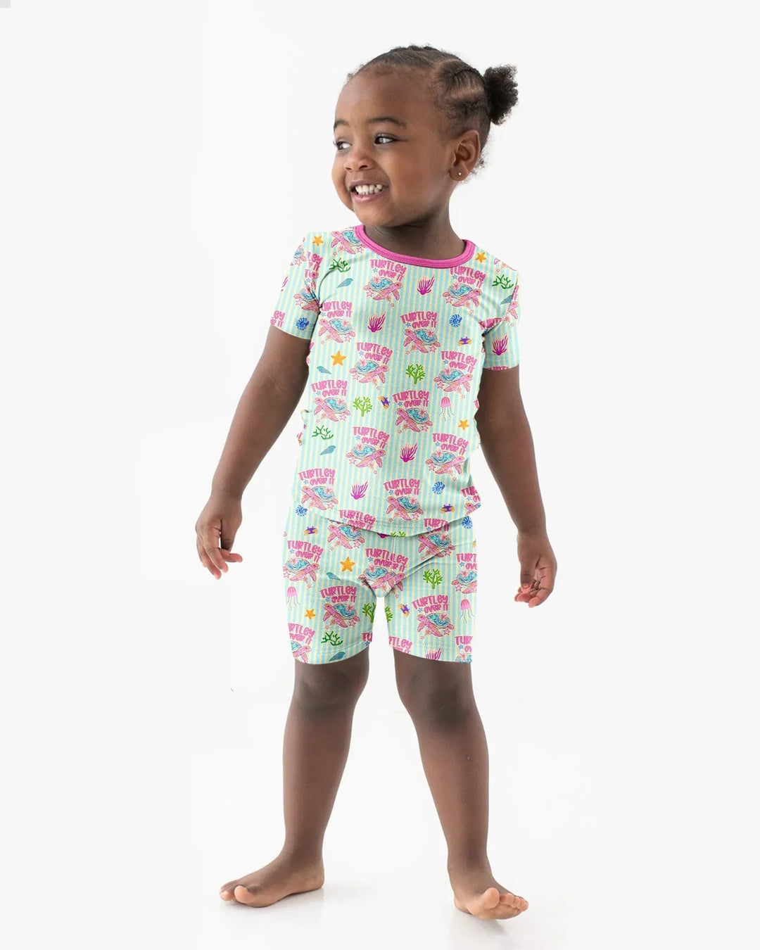 Template Zweiteiliges Pyjama-Set mit kurzen Ärmeln und Shorts