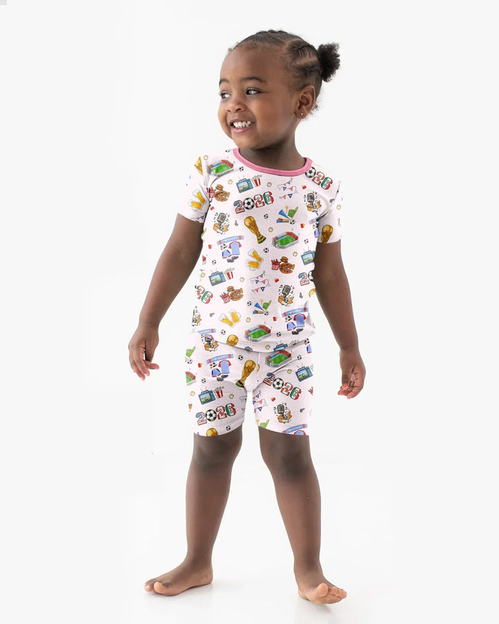 Template Zweiteiliges Pyjama-Set mit kurzen Ärmeln und Shorts