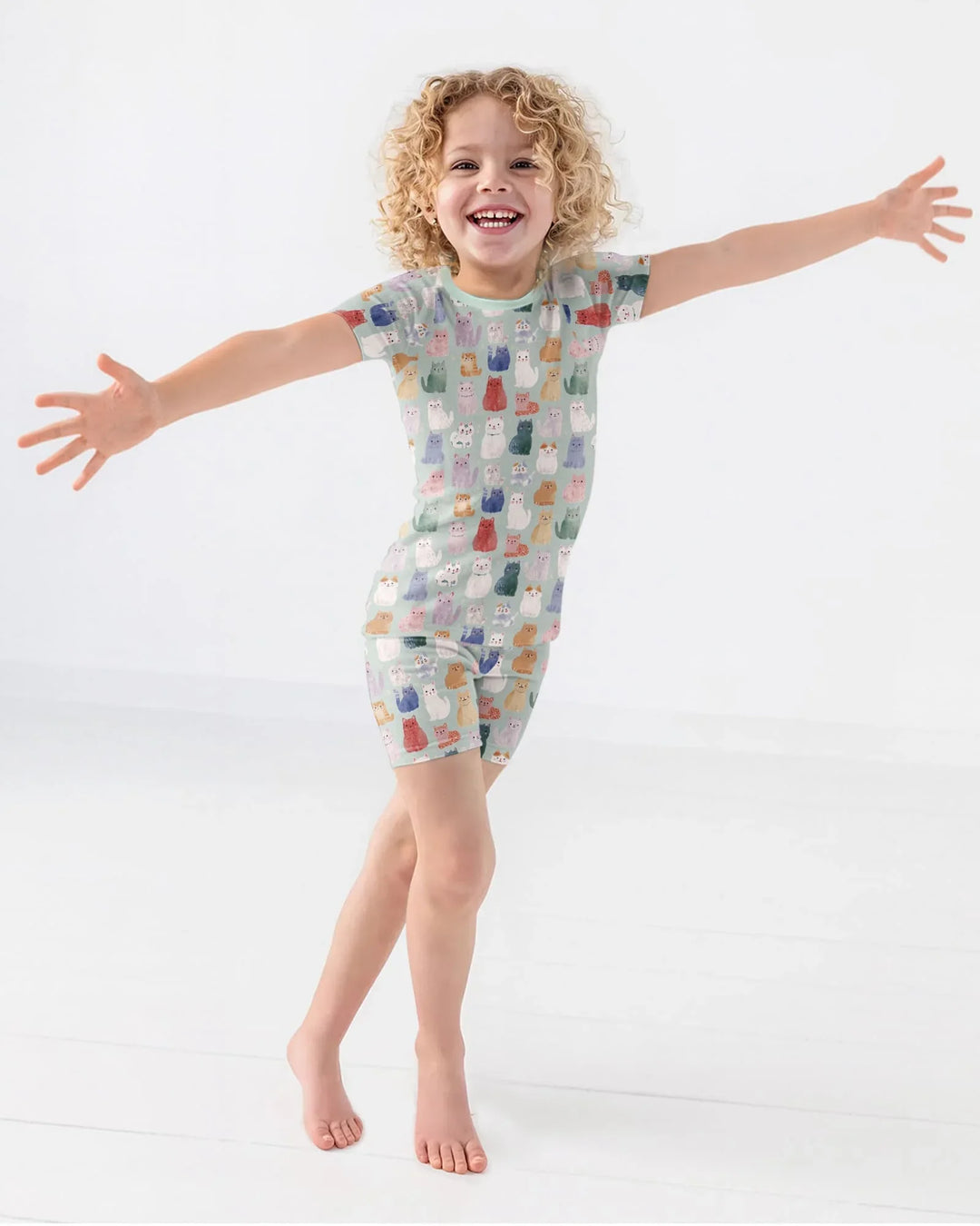 Template Zweiteiliges Pyjama-Set mit kurzen Ärmeln und Shorts