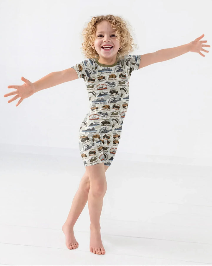 Template Zweiteiliges Pyjama-Set mit kurzen Ärmeln und Shorts