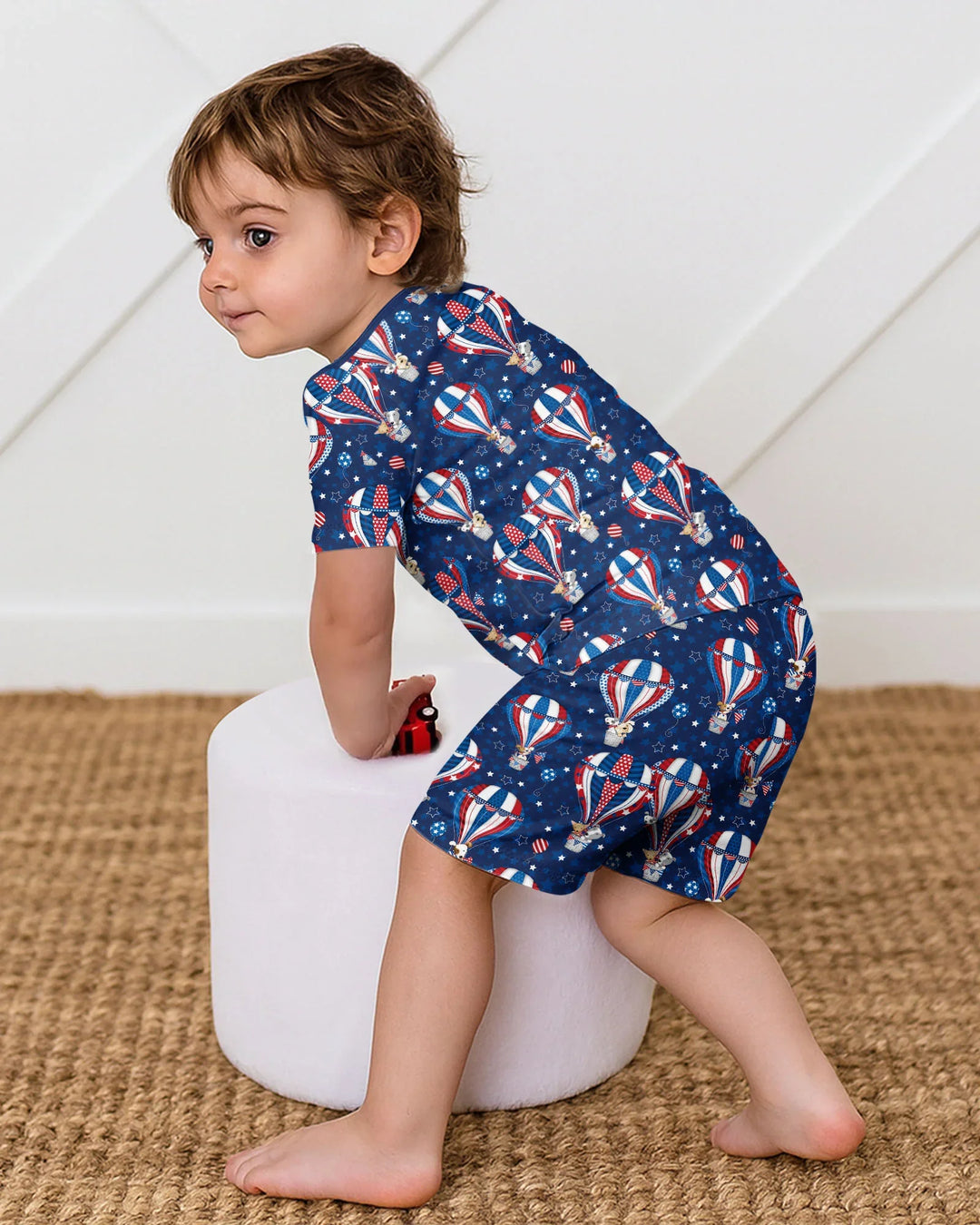 Template Zweiteiliges Pyjama-Set mit kurzen Ärmeln und Shorts