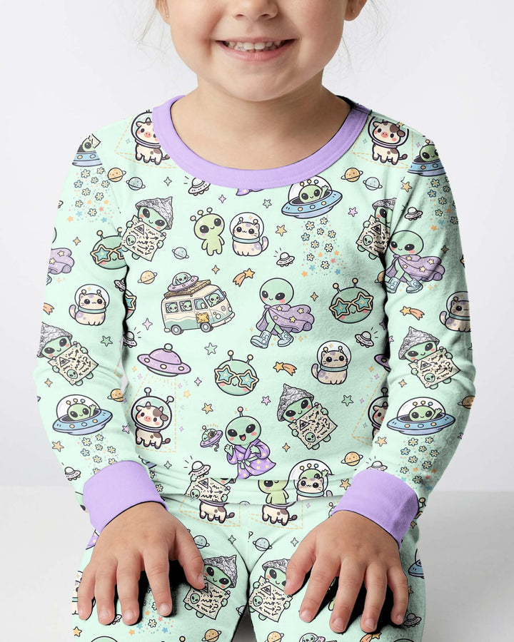 Zweiteiliges Langarm-Pyjama-Set mit Sommerfrüchten