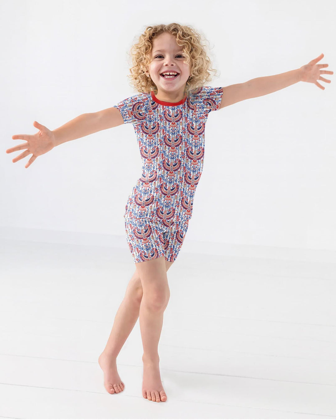 Template Zweiteiliges Pyjama-Set mit kurzen Ärmeln und Shorts