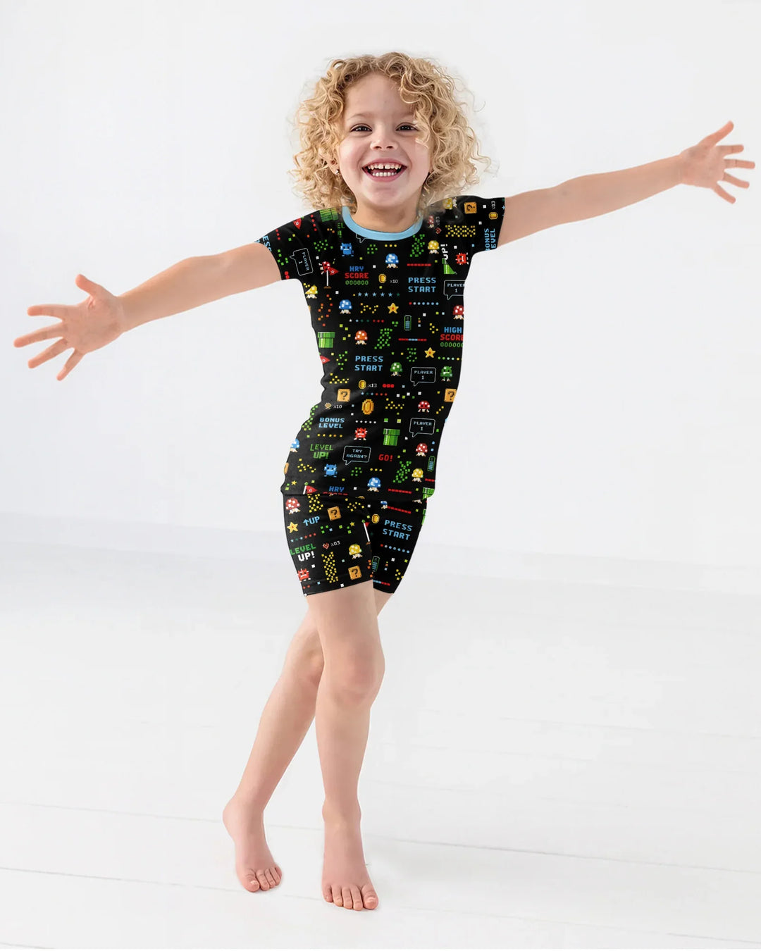Template Zweiteiliges Pyjama-Set mit kurzen Ärmeln und Shorts
