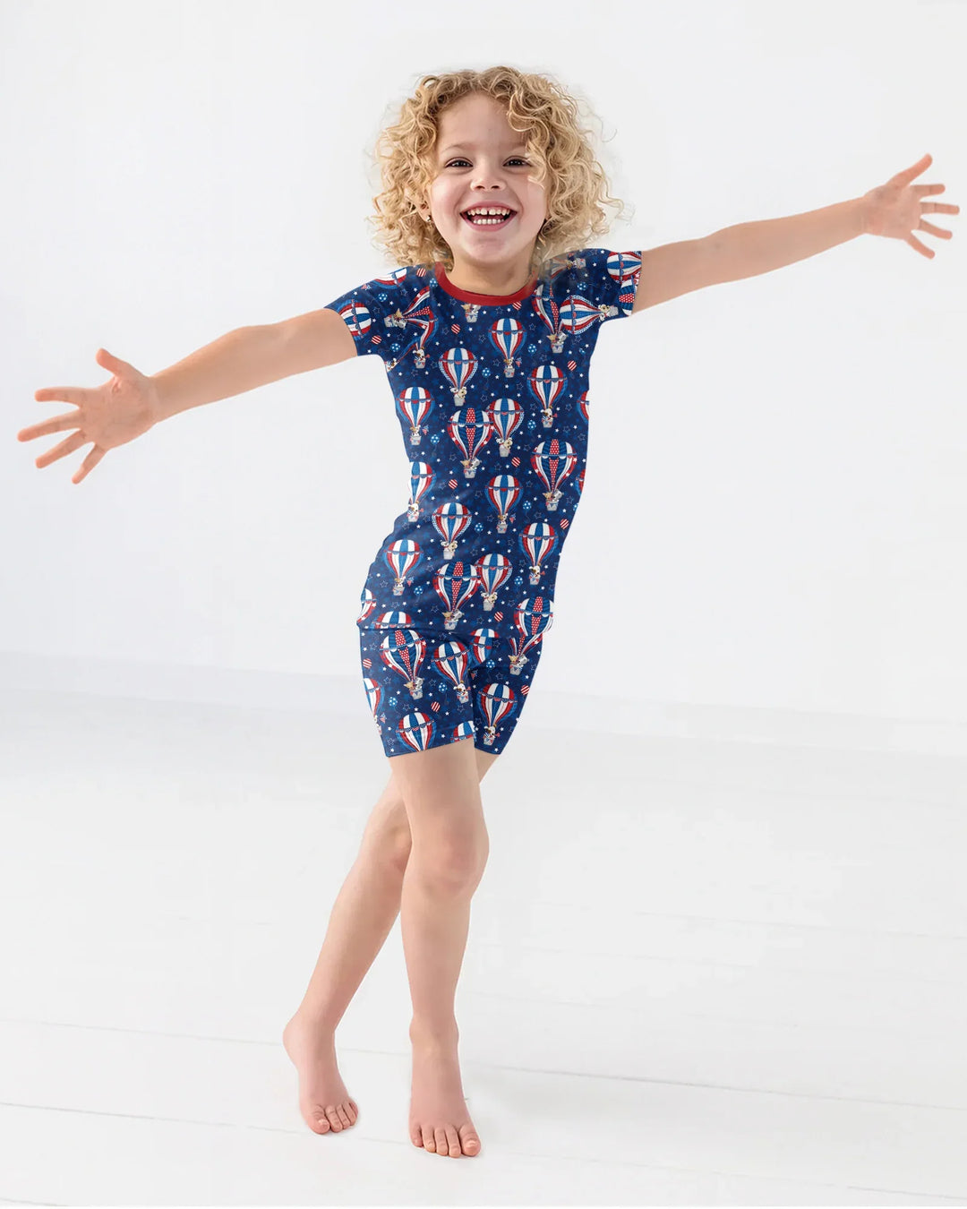 Template Zweiteiliges Pyjama-Set mit kurzen Ärmeln und Shorts