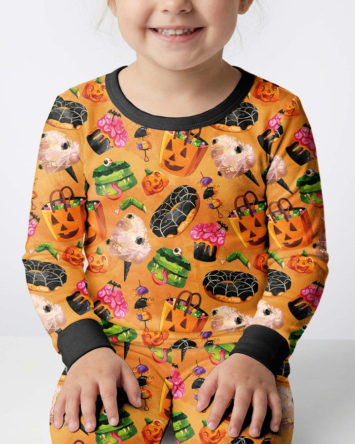 Zweiteiliges Langarm-Pyjama-Set mit Sommerfrüchten