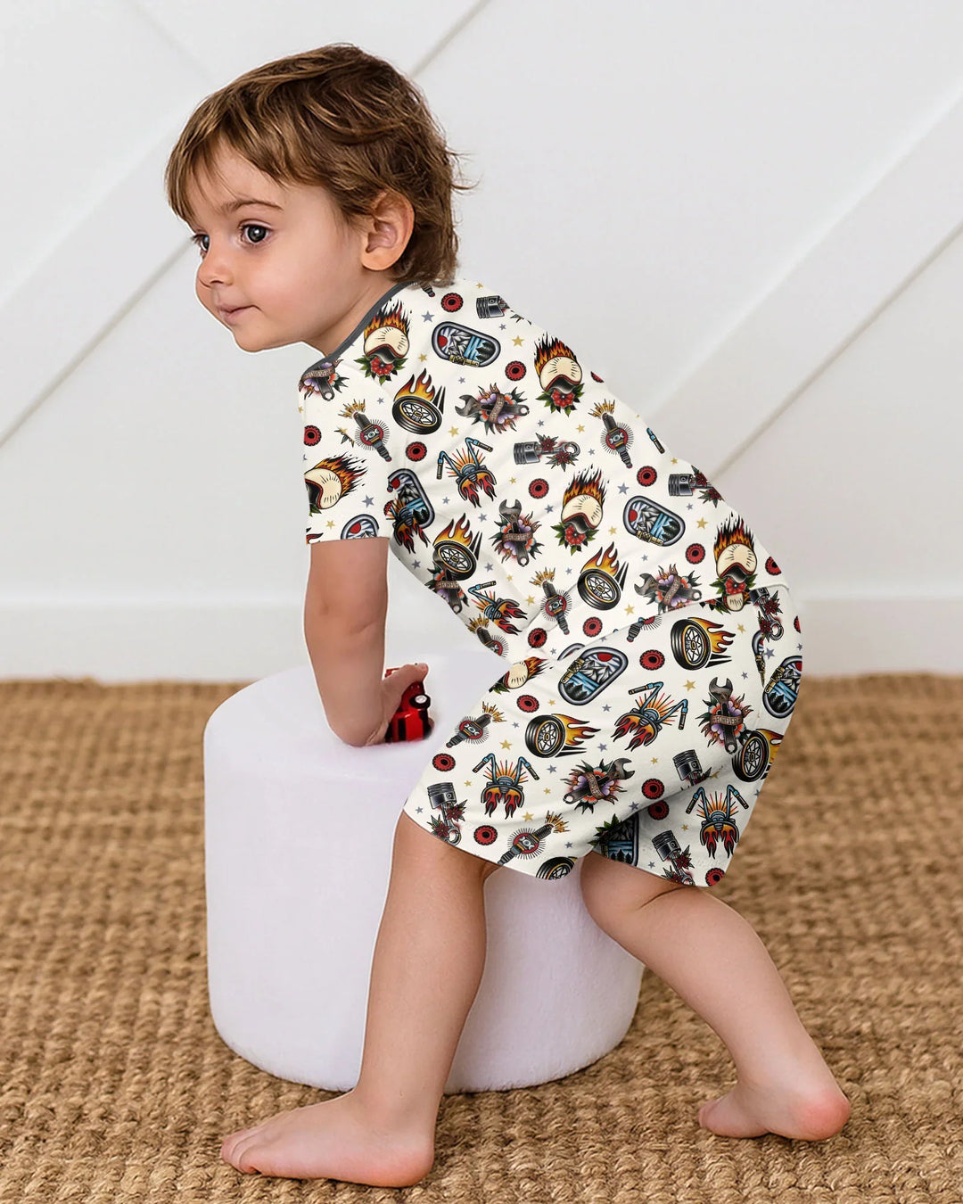 Template Zweiteiliges Pyjama-Set mit kurzen Ärmeln und Shorts