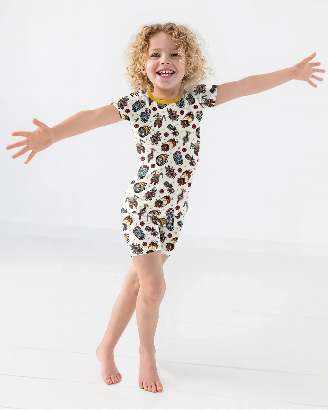 Template Zweiteiliges Pyjama-Set mit kurzen Ärmeln und Shorts