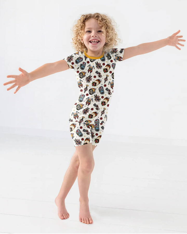 Template Zweiteiliges Pyjama-Set mit kurzen Ärmeln und Shorts