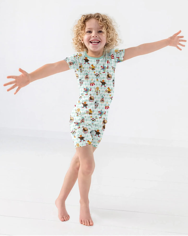 Template Zweiteiliges Pyjama-Set mit kurzen Ärmeln und Shorts