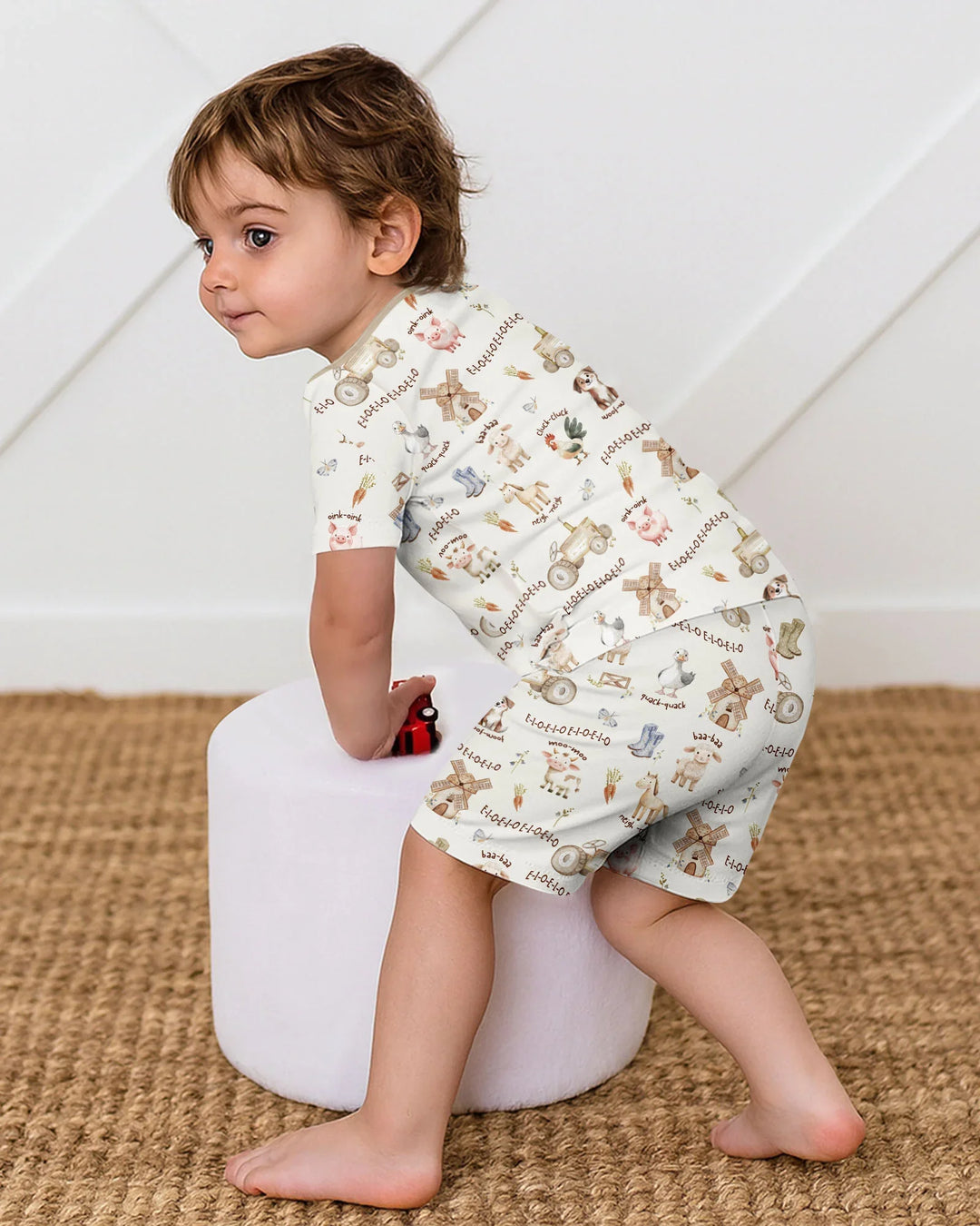 Template Zweiteiliges Pyjama-Set mit kurzen Ärmeln und Shorts