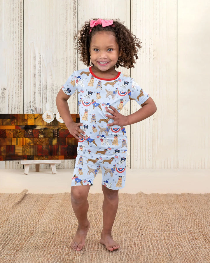 Template Zweiteiliges Pyjama-Set mit kurzen Ärmeln und Shorts