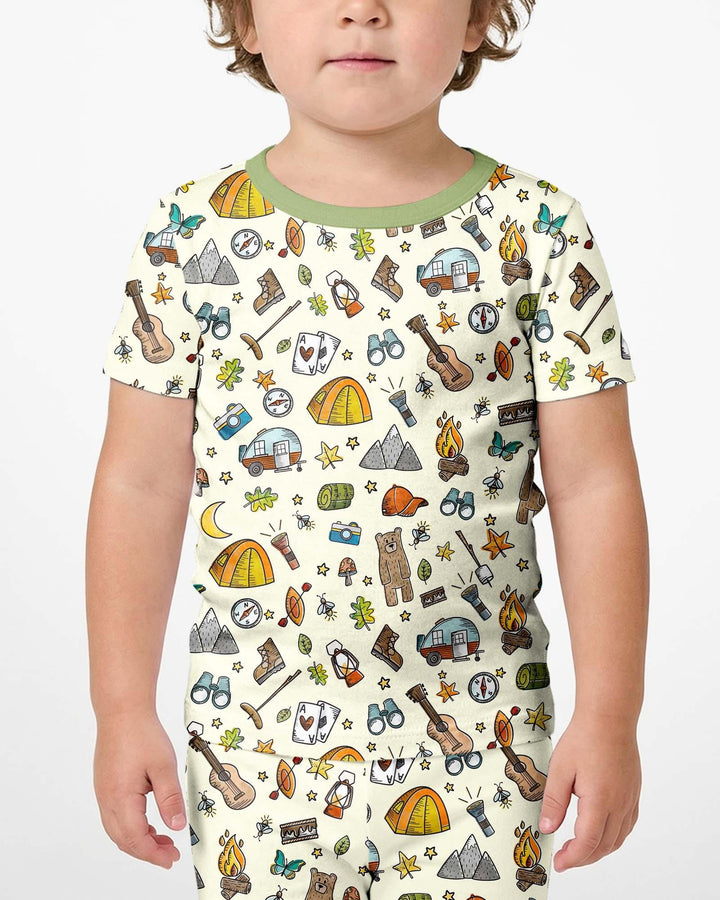 Template Zweiteiliges Pyjama-Set mit kurzen Ärmeln und Shorts