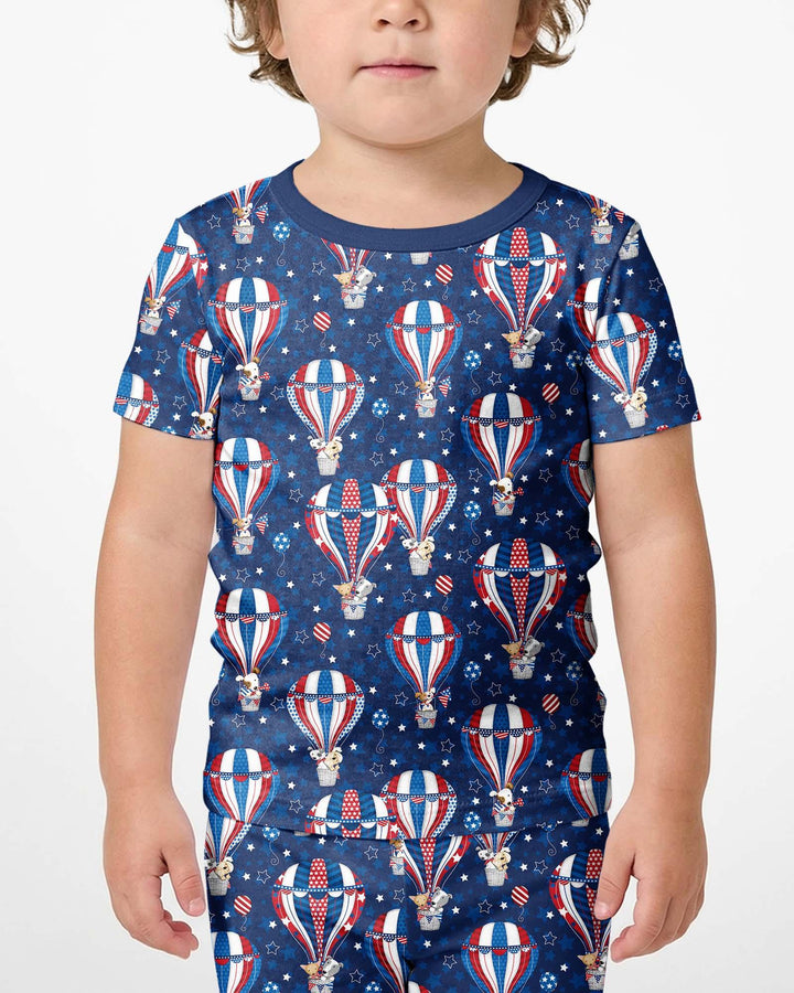 Template Zweiteiliges Pyjama-Set mit kurzen Ärmeln und Shorts