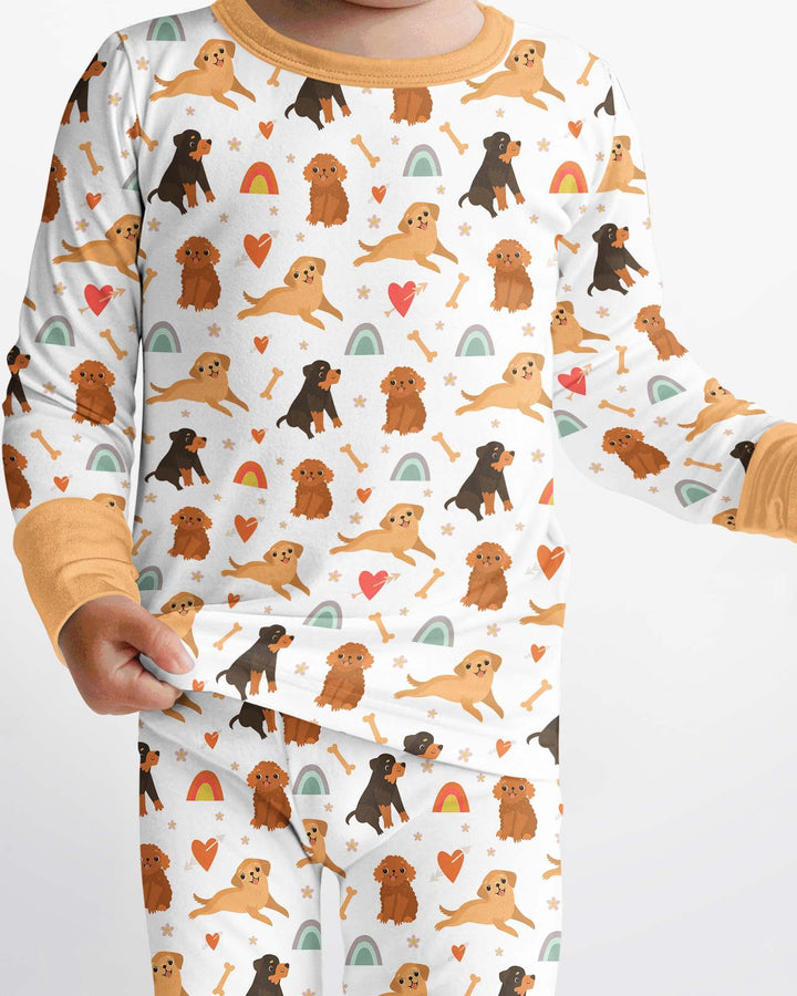 Zweiteiliger Pyjama aus Bambus mit braunen Hunden