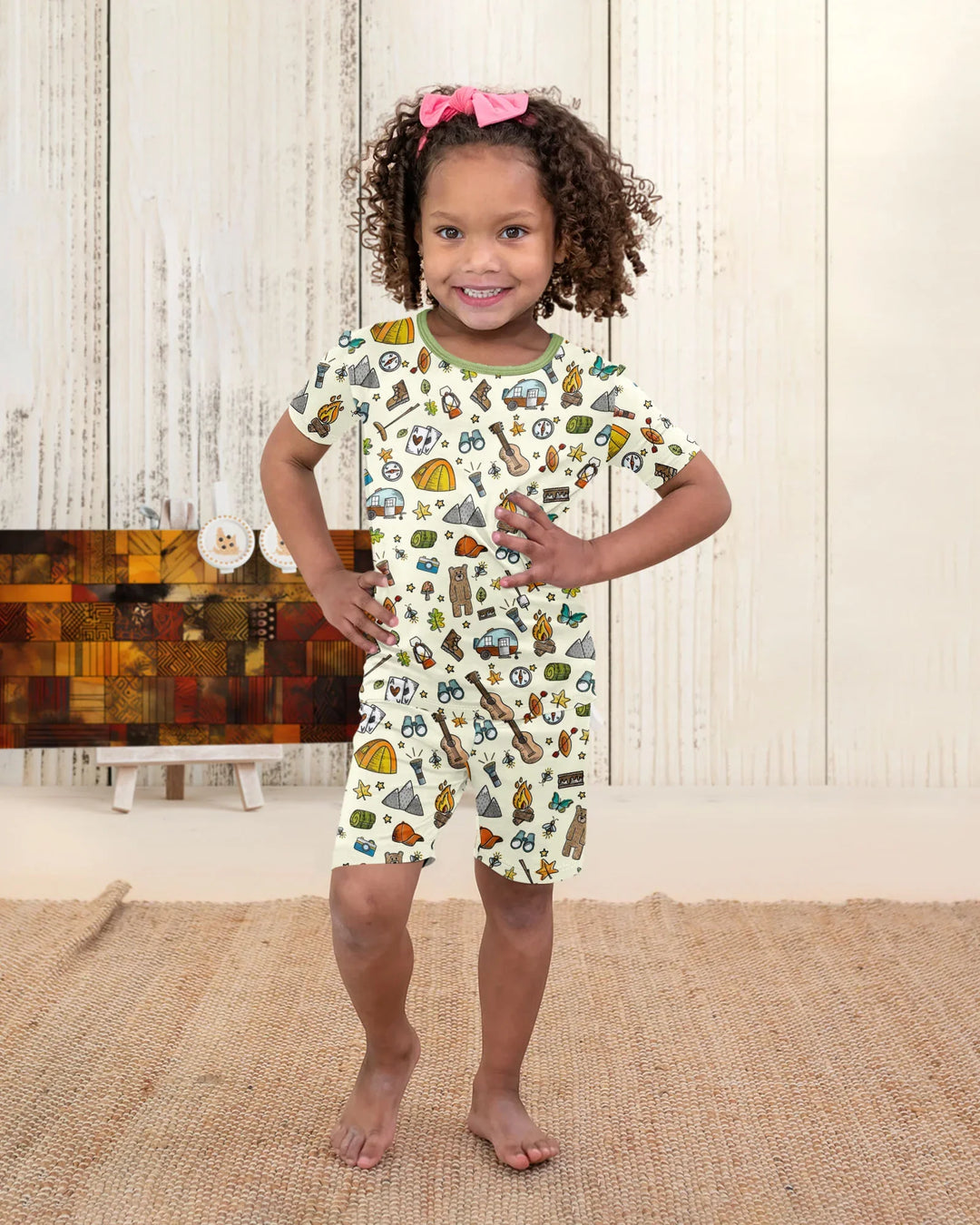 Template Zweiteiliges Pyjama-Set mit kurzen Ärmeln und Shorts