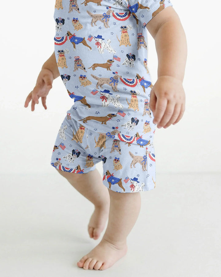 Template Zweiteiliges Pyjama-Set mit kurzen Ärmeln und Shorts