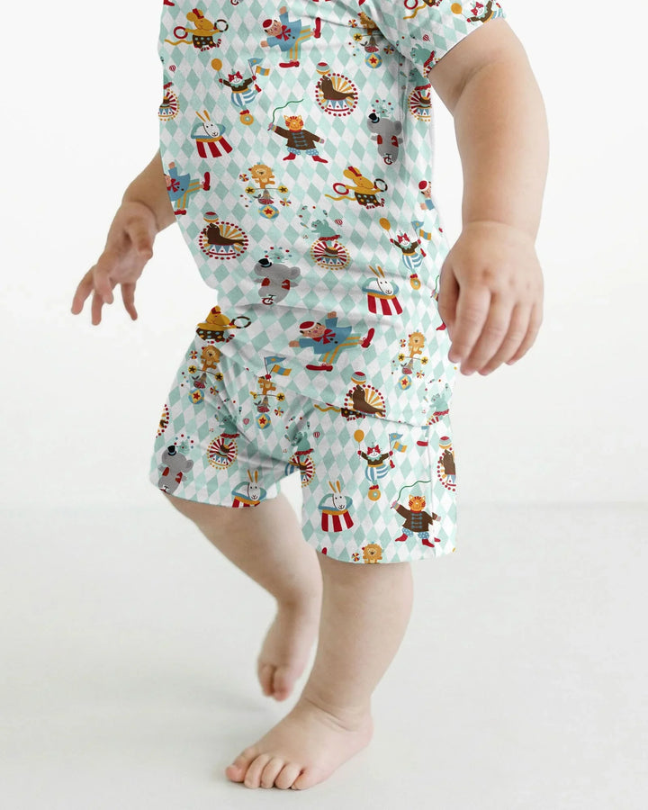 Template Zweiteiliges Pyjama-Set mit kurzen Ärmeln und Shorts