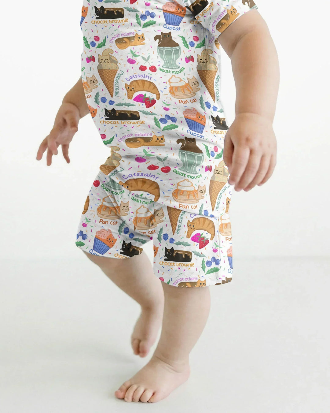 Template Zweiteiliges Pyjama-Set mit kurzen Ärmeln und Shorts