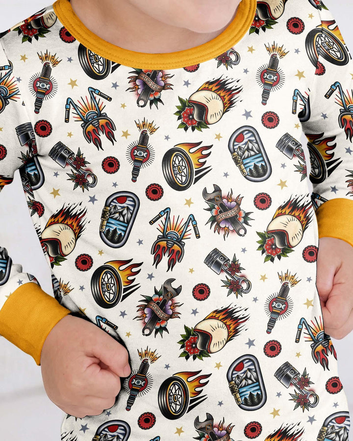 Zweiteiliges Langarm-Pyjama-Set mit Sommerfrüchten