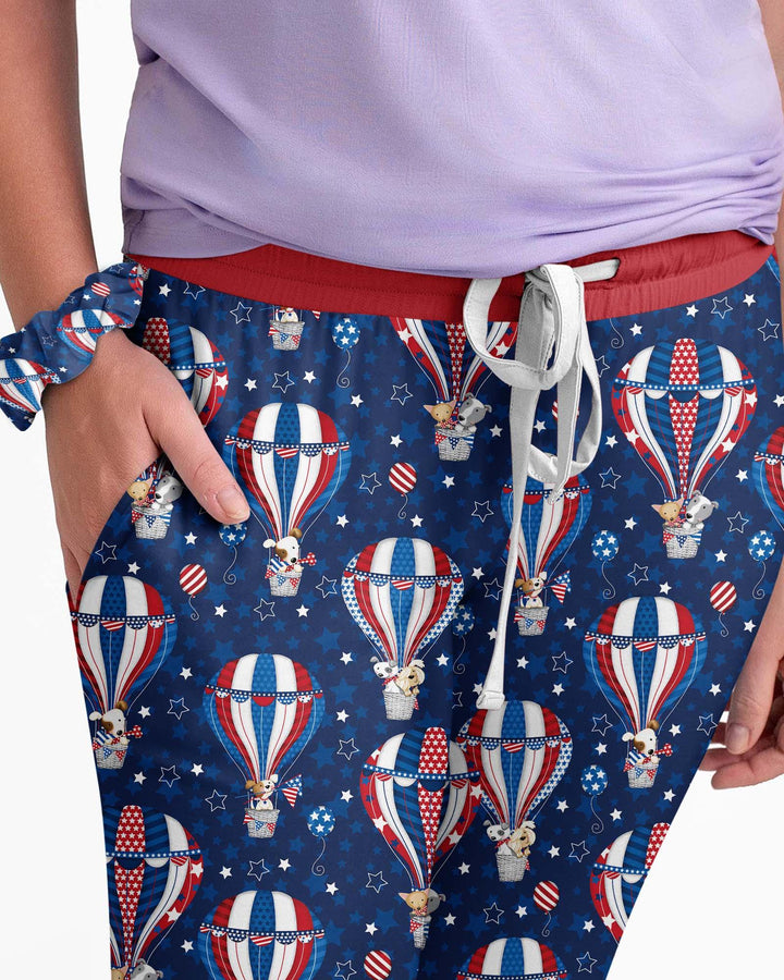 Patriotische Welpen in Heißluftballons Familien-Pyjama-Set aus Bambus für Damen