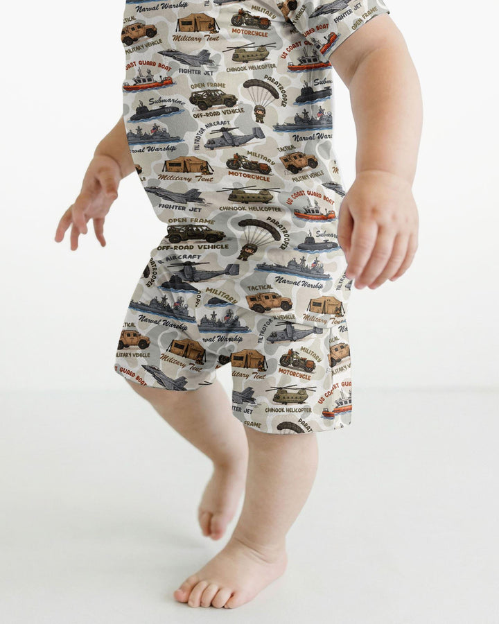 Template Zweiteiliges Pyjama-Set mit kurzen Ärmeln und Shorts