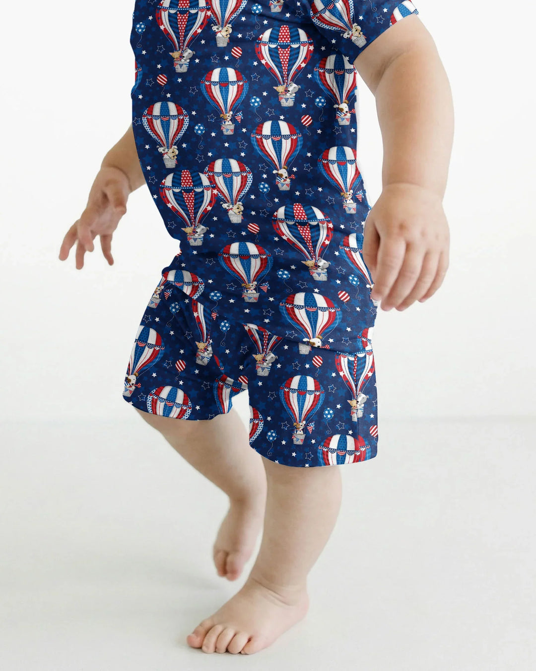 Template Zweiteiliges Pyjama-Set mit kurzen Ärmeln und Shorts