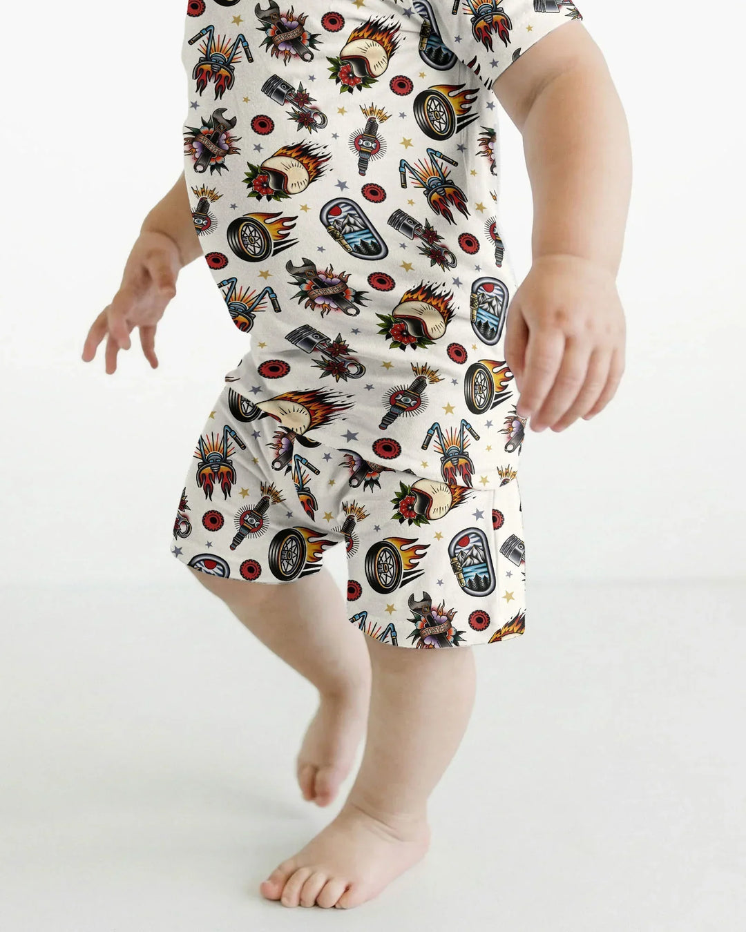 Template Zweiteiliges Pyjama-Set mit kurzen Ärmeln und Shorts
