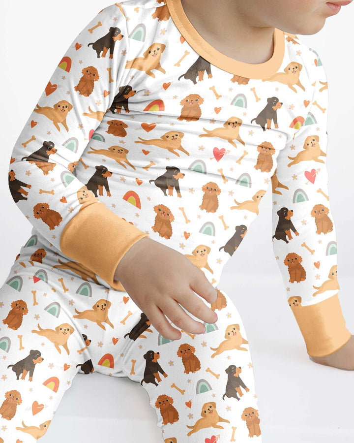 Zweiteiliger Pyjama aus Bambus mit braunen Hunden