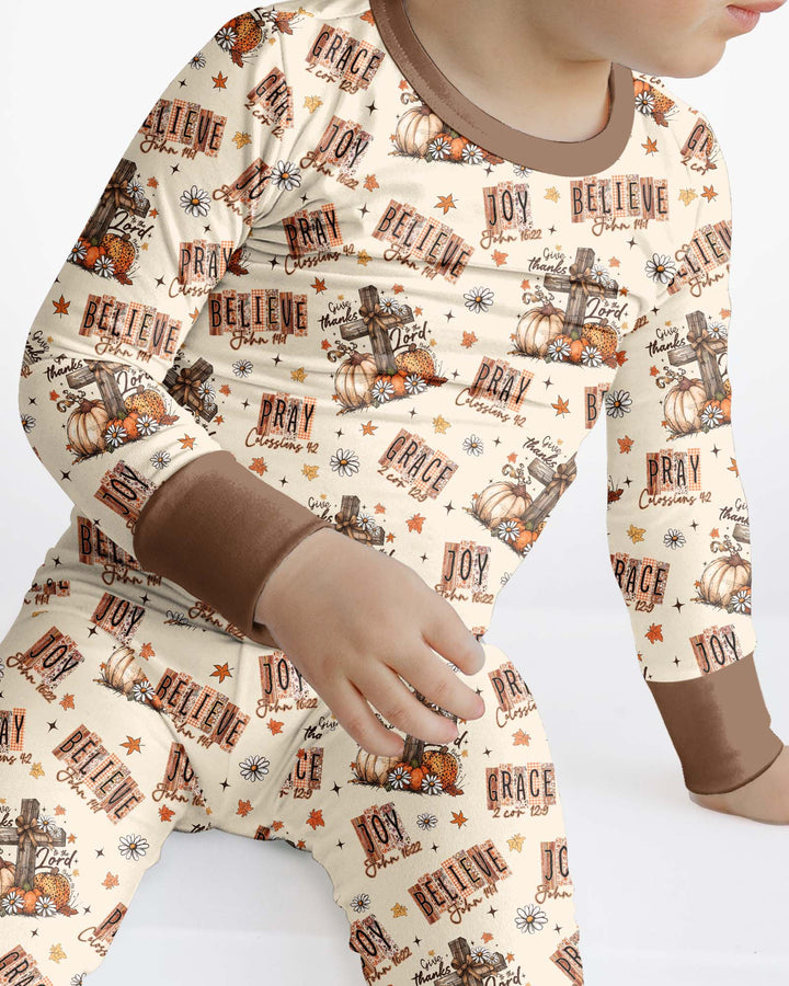 Zweiteiliges Langarm-Pyjama-Set mit Sommerfrüchten