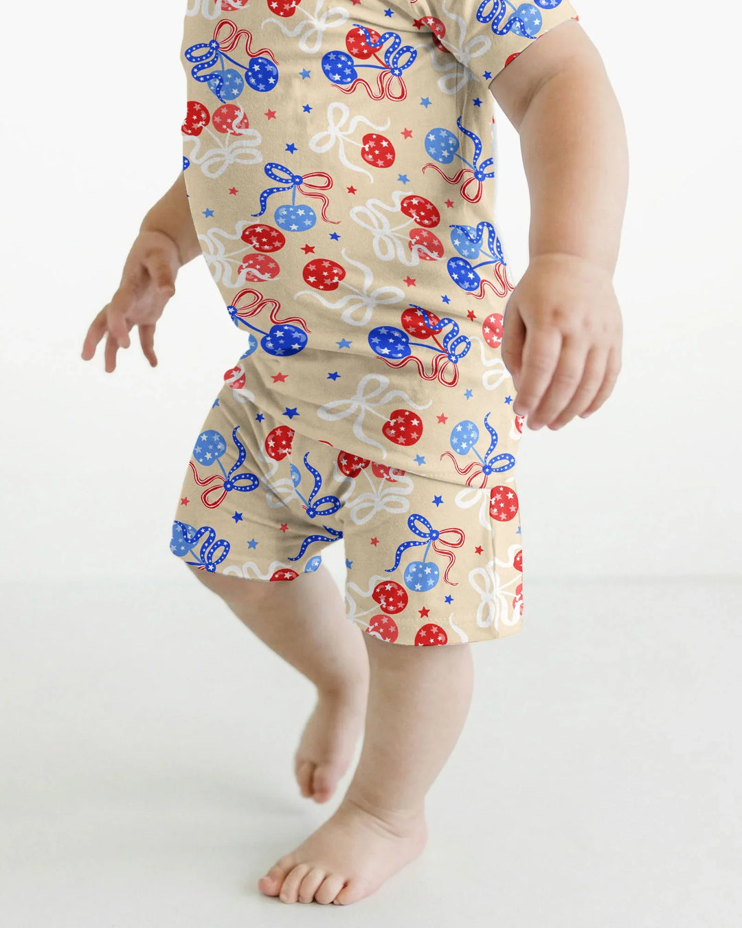 Template Zweiteiliges Pyjama-Set mit kurzen Ärmeln und Shorts