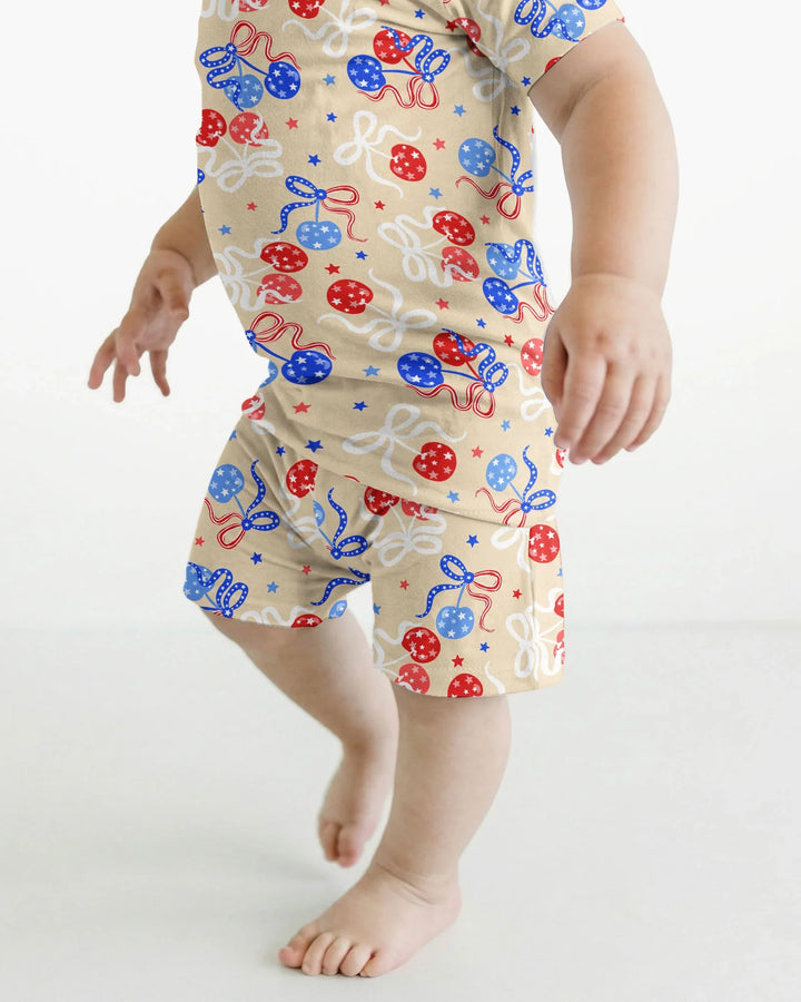 Template Zweiteiliges Pyjama-Set mit kurzen Ärmeln und Shorts