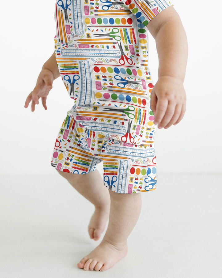 Template Zweiteiliges Pyjama-Set mit kurzen Ärmeln und Shorts