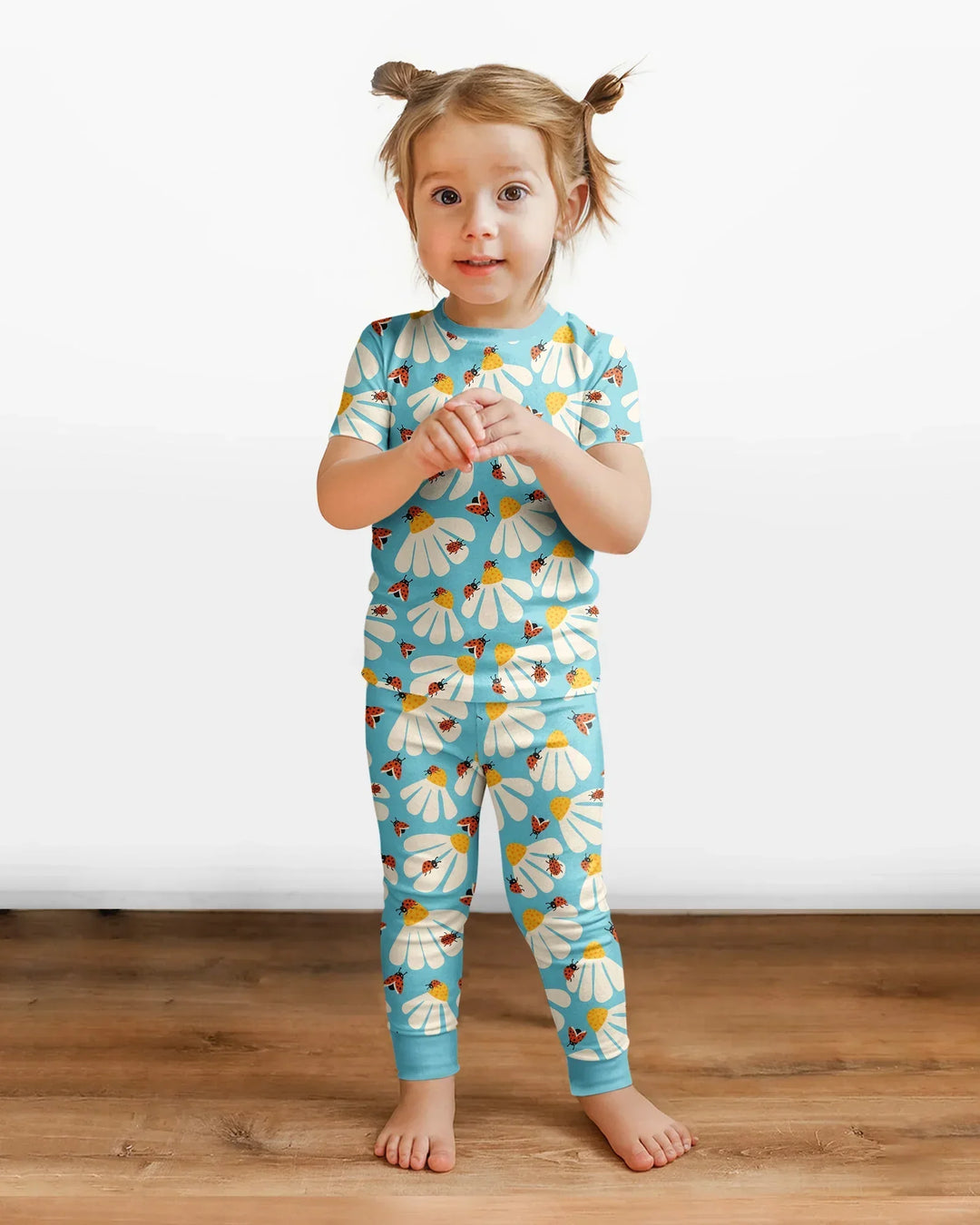 Zweiteiliges, kurzärmliges Pyjama-Set mit Marienkäfern
