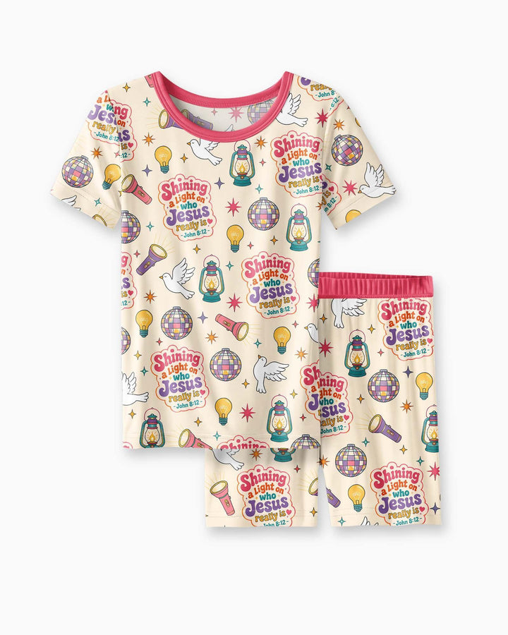 Template Zweiteiliges Pyjama-Set mit kurzen Ärmeln und Shorts