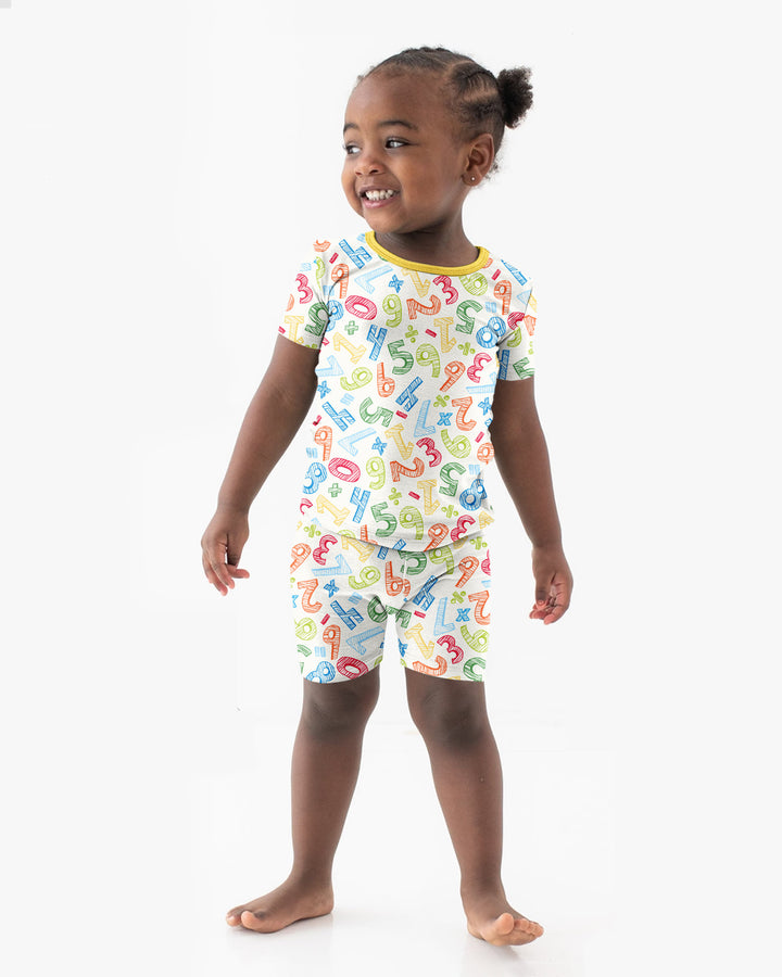 Template Zweiteiliges Pyjama-Set mit kurzen Ärmeln und Shorts