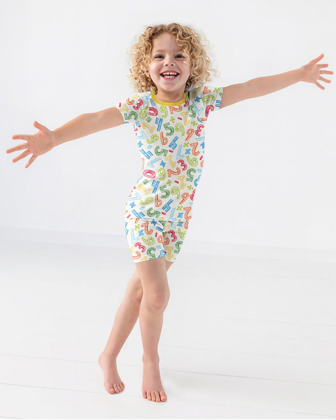 Template Zweiteiliges Pyjama-Set mit kurzen Ärmeln und Shorts