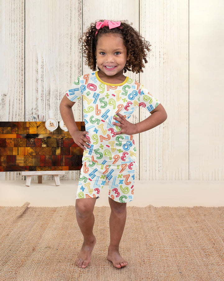 Template Zweiteiliges Pyjama-Set mit kurzen Ärmeln und Shorts