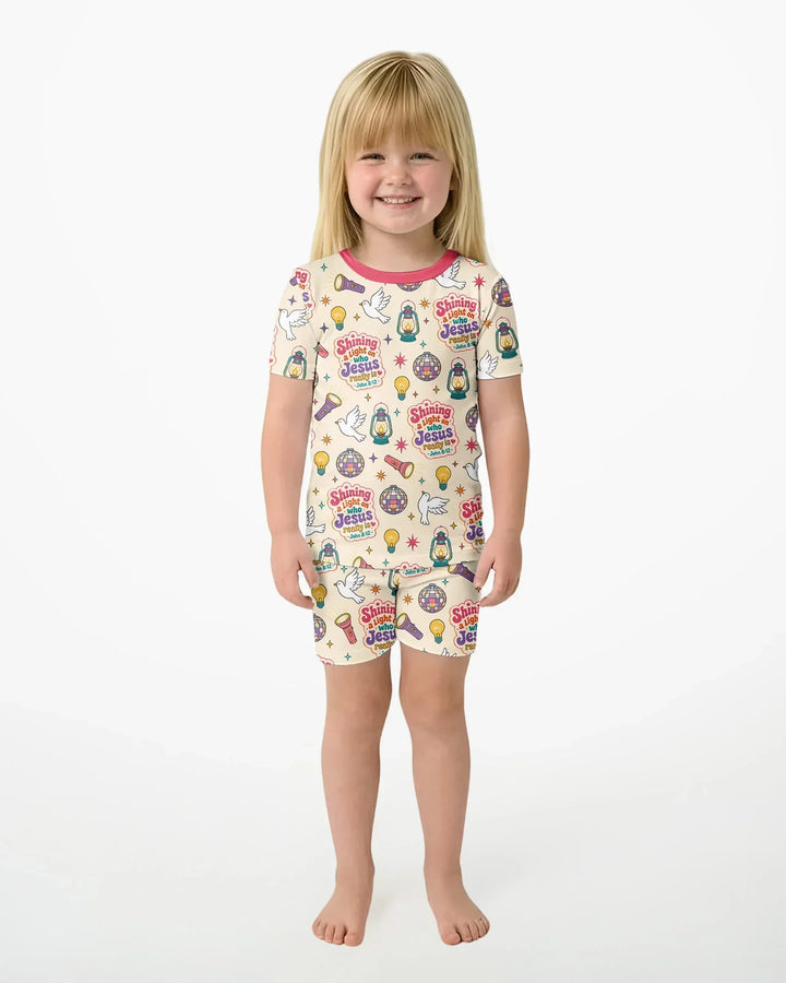 Template Zweiteiliges Pyjama-Set mit kurzen Ärmeln und Shorts