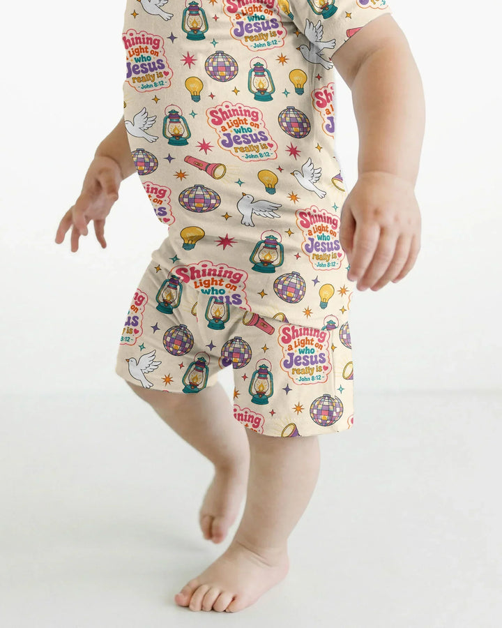 Template Zweiteiliges Pyjama-Set mit kurzen Ärmeln und Shorts