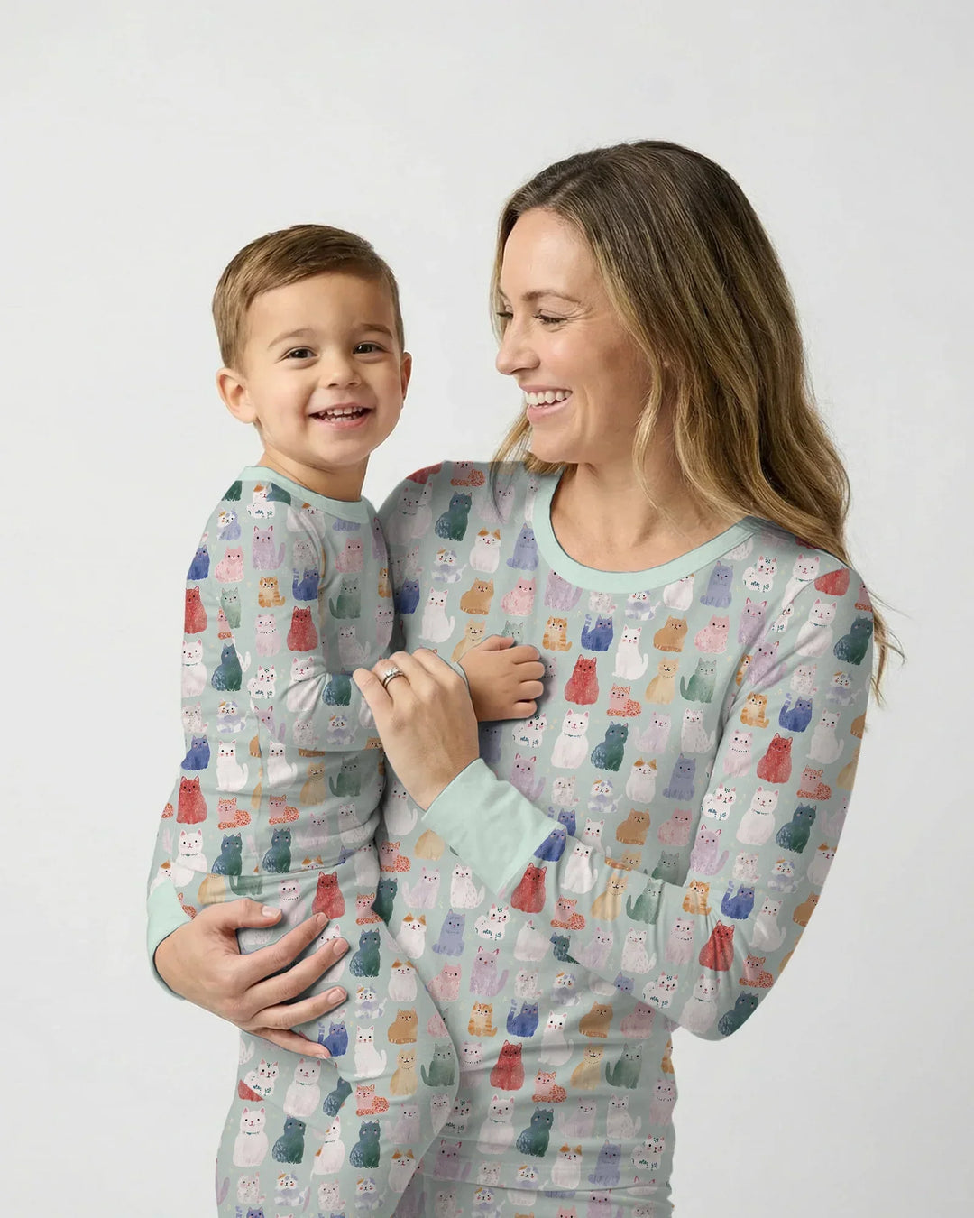 Verzaubertes glückliches Kätzchen-Familien-Partnerlook-Bambus-Damen-Pyjama-Set
