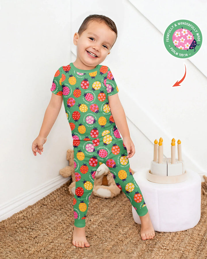Zweiteiliges, kurzärmliges Pyjama-Set mit Marienkäfern