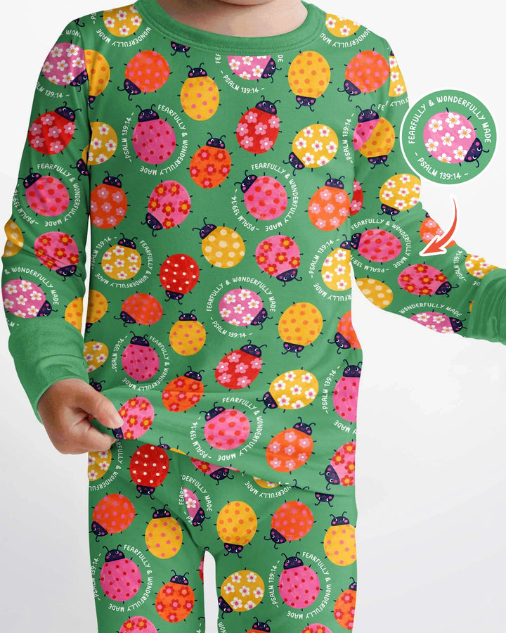 Zweiteiliges Langarm-Pyjama-Set mit Sommerfrüchten