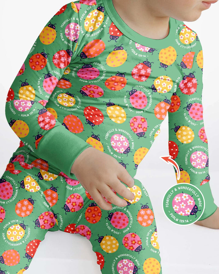 Zweiteiliges Langarm-Pyjama-Set mit Sommerfrüchten