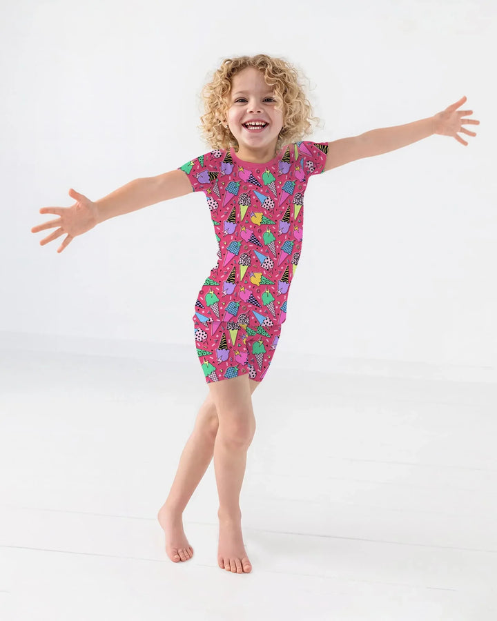 Template Zweiteiliges Pyjama-Set mit kurzen Ärmeln und Shorts
