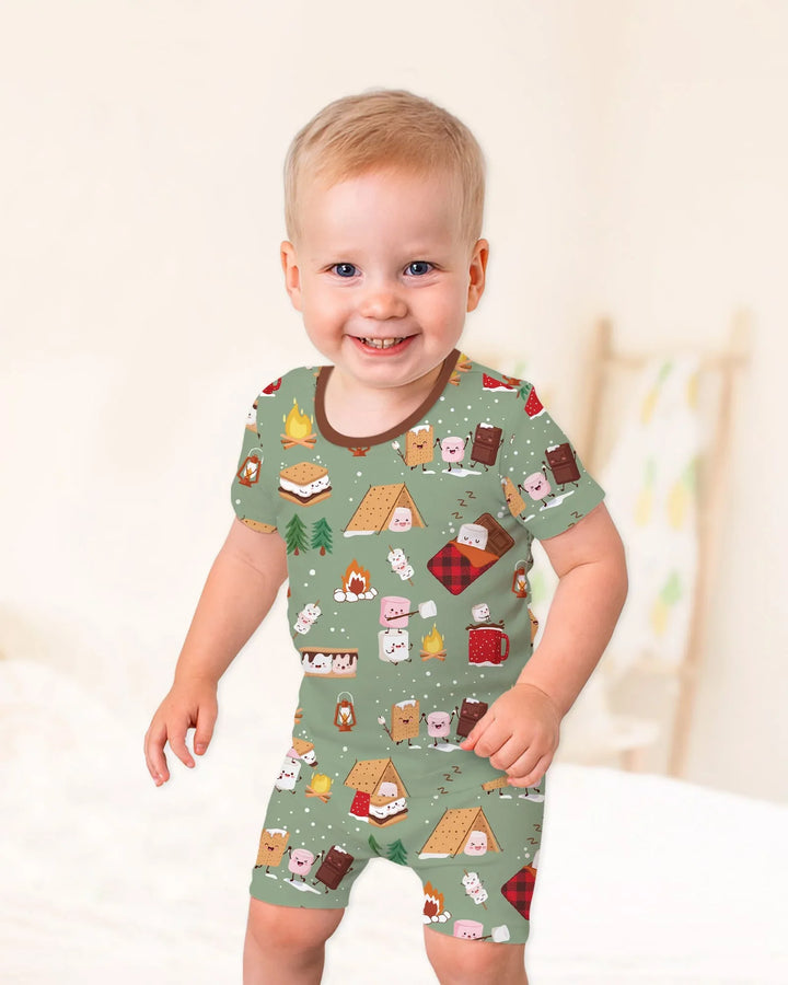 Template Zweiteiliges Pyjama-Set mit kurzen Ärmeln und Shorts