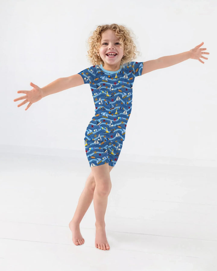 Template Zweiteiliges Pyjama-Set mit kurzen Ärmeln und Shorts
