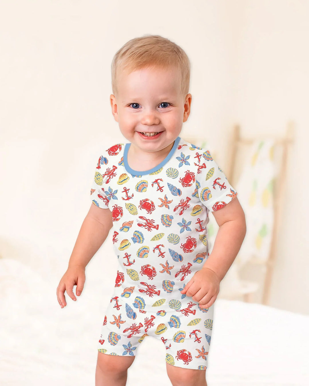 Template Zweiteiliges Pyjama-Set mit kurzen Ärmeln und Shorts
